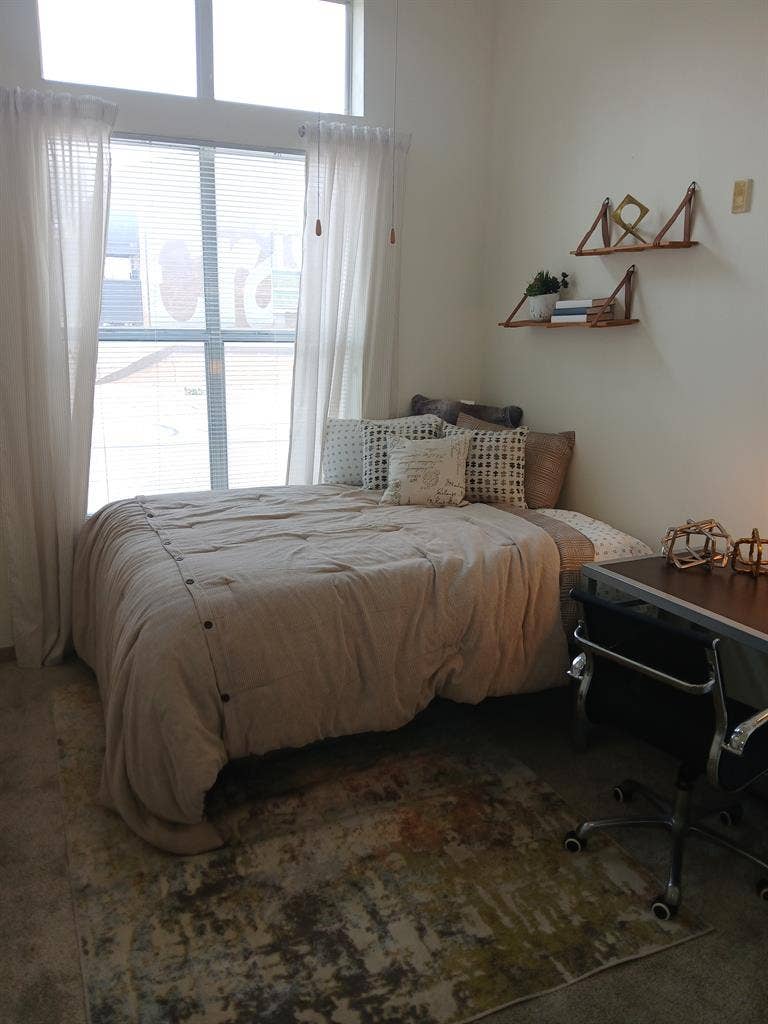 Relet for the Lorimer Apartments