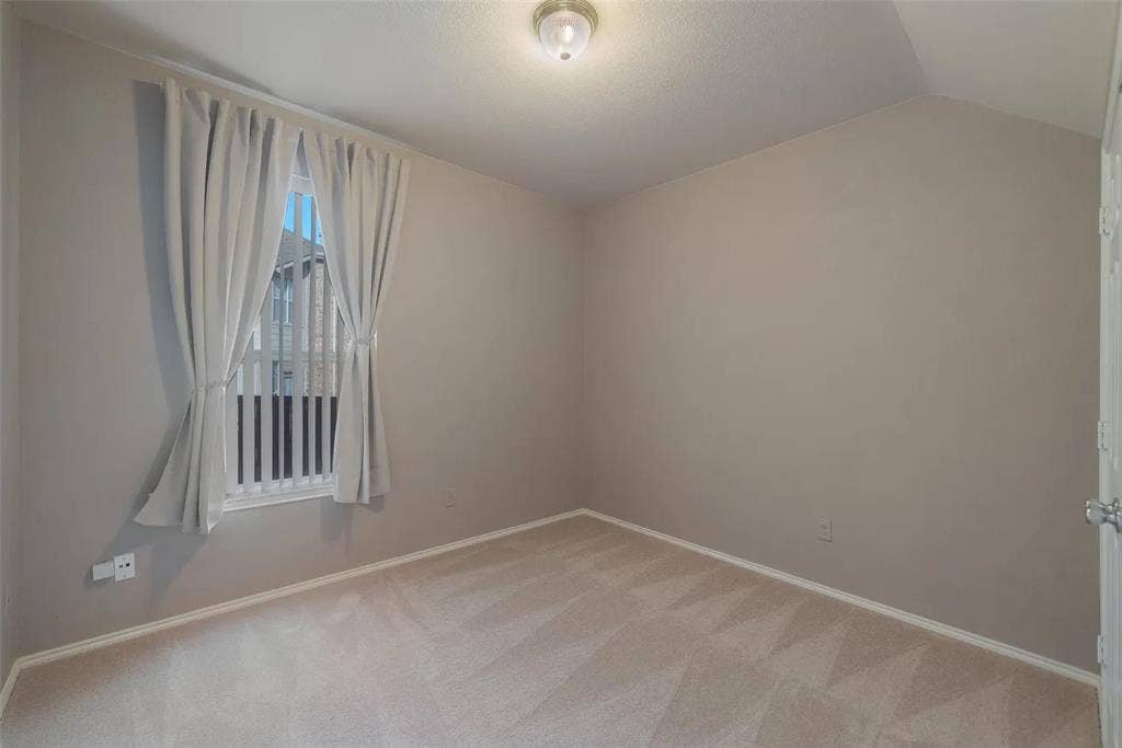 2 bedrooms to rent females only