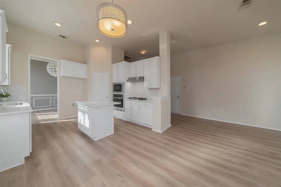 2 bedrooms to rent females only