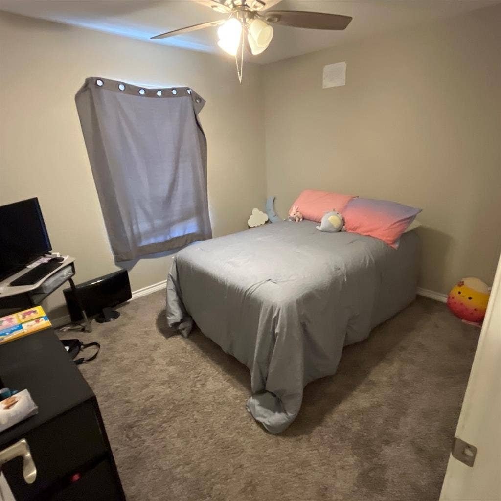 Clean and cozy private bedroom