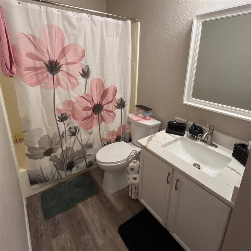 Clean and cozy private bedroom