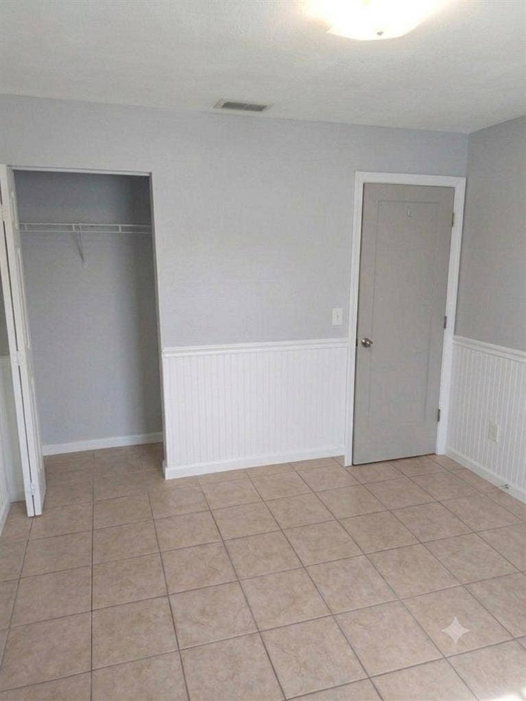 Private room and bathroom Edgewater