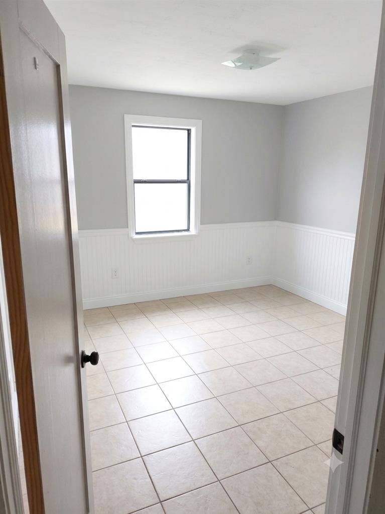 Private room and bathroom Edgewater