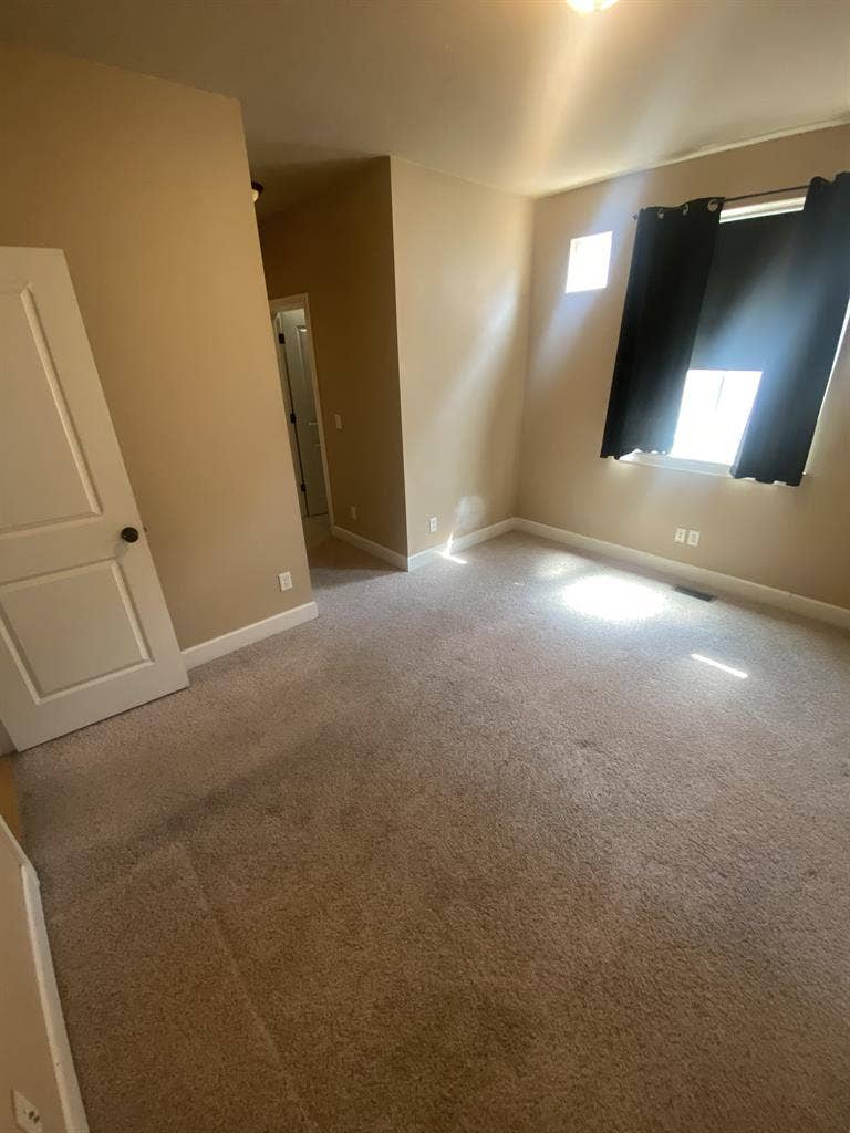 Roommate wanted 3bed/3bath house