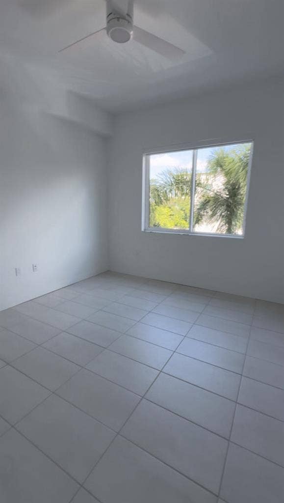 Room for rent! Looking for roommate