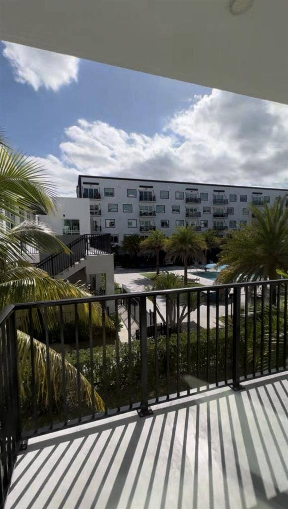 Room for rent! Looking for roommate