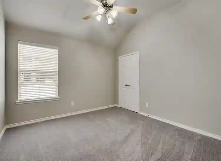 1 bd, 1 bath and office for rent.