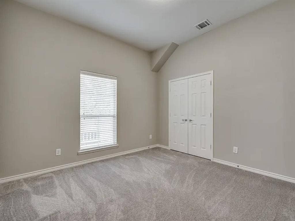 1 bd, 1 bath and office for rent.