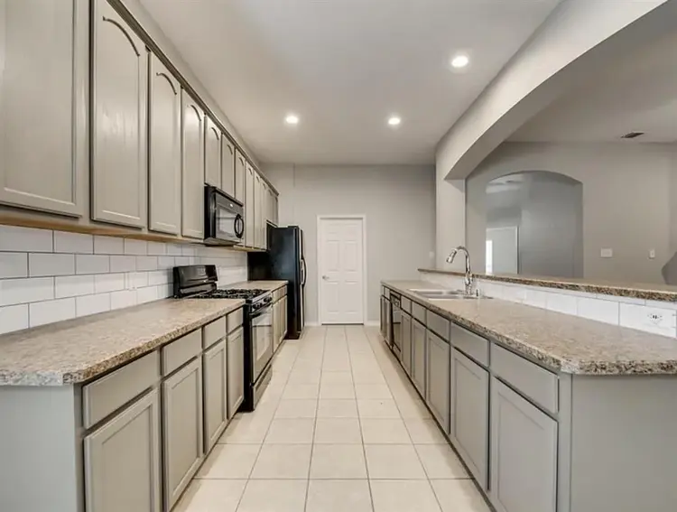 1 bd, 1 bath and office for rent.