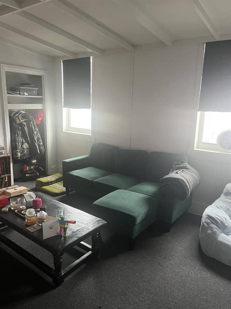 Great 1 Bedroom available in SE