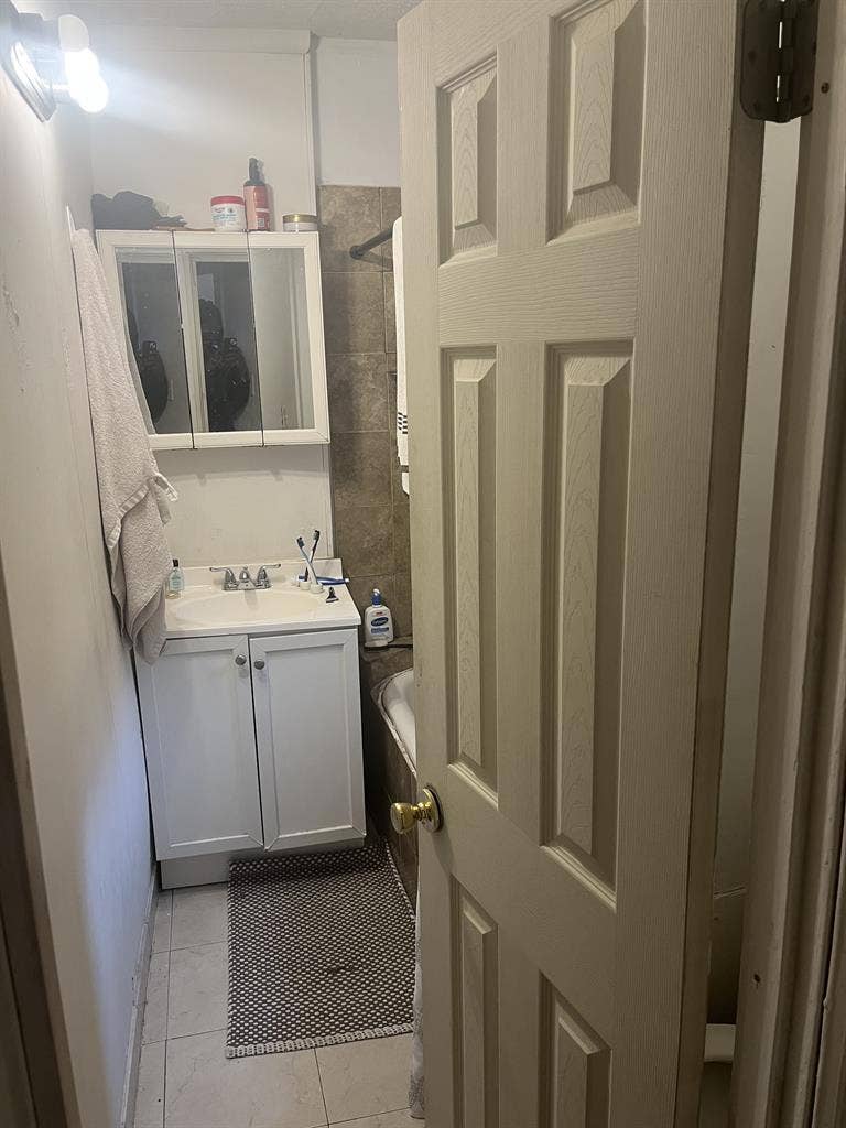 Great 1 Bedroom available in SE