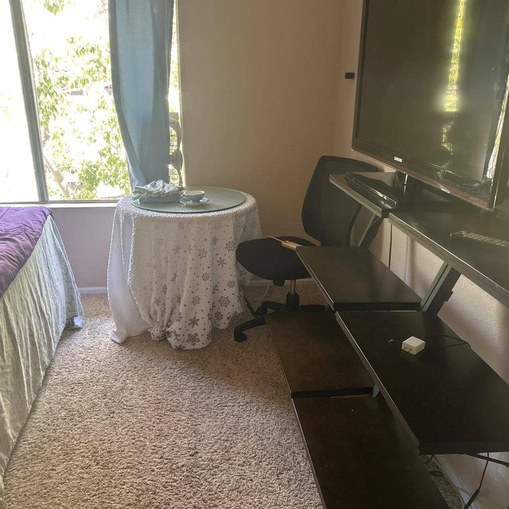 Rent-furnished master/bath