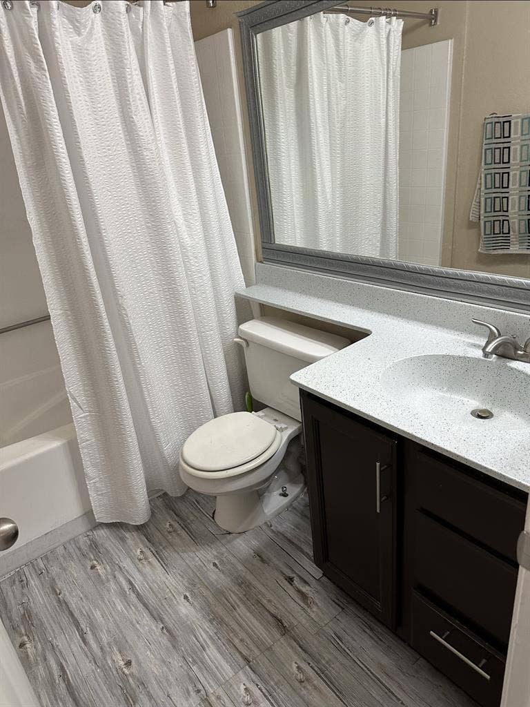 Rent-furnished master/bath