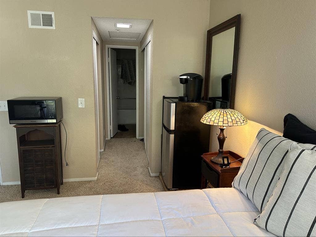 Rent-furnished master/bath
