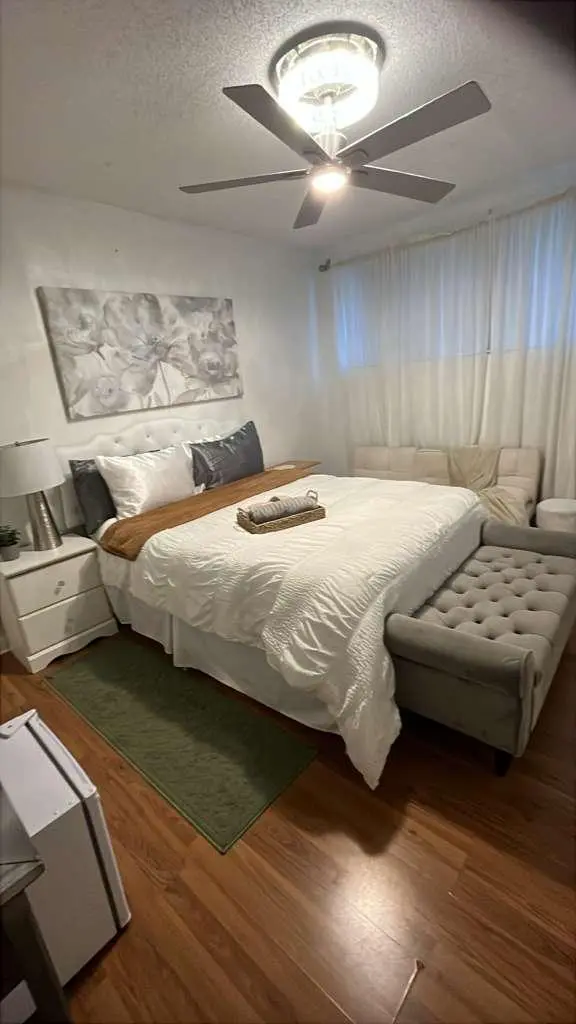 Private Room in Bay Harbor Islands