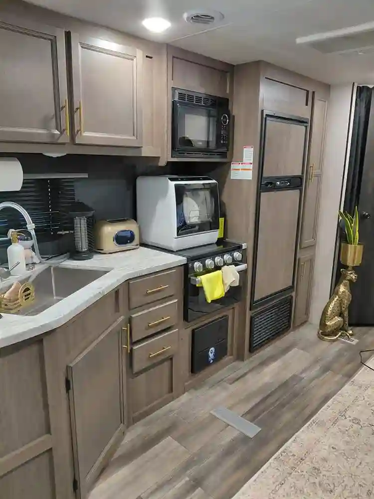 Looking for a male roomm sharing rv