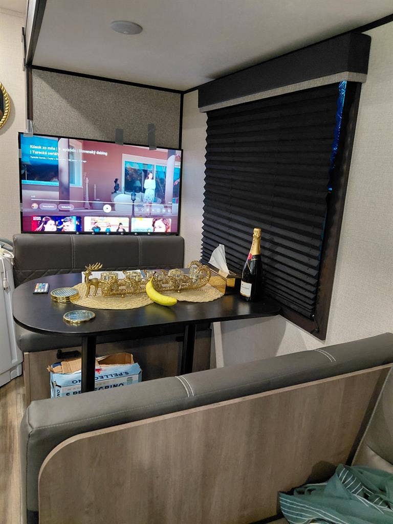 Looking for a male roomm sharing rv
