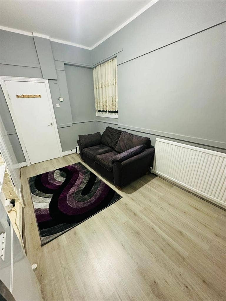 1 Bed space available double roomm