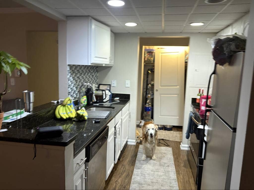 Looking for roommate private room/b
