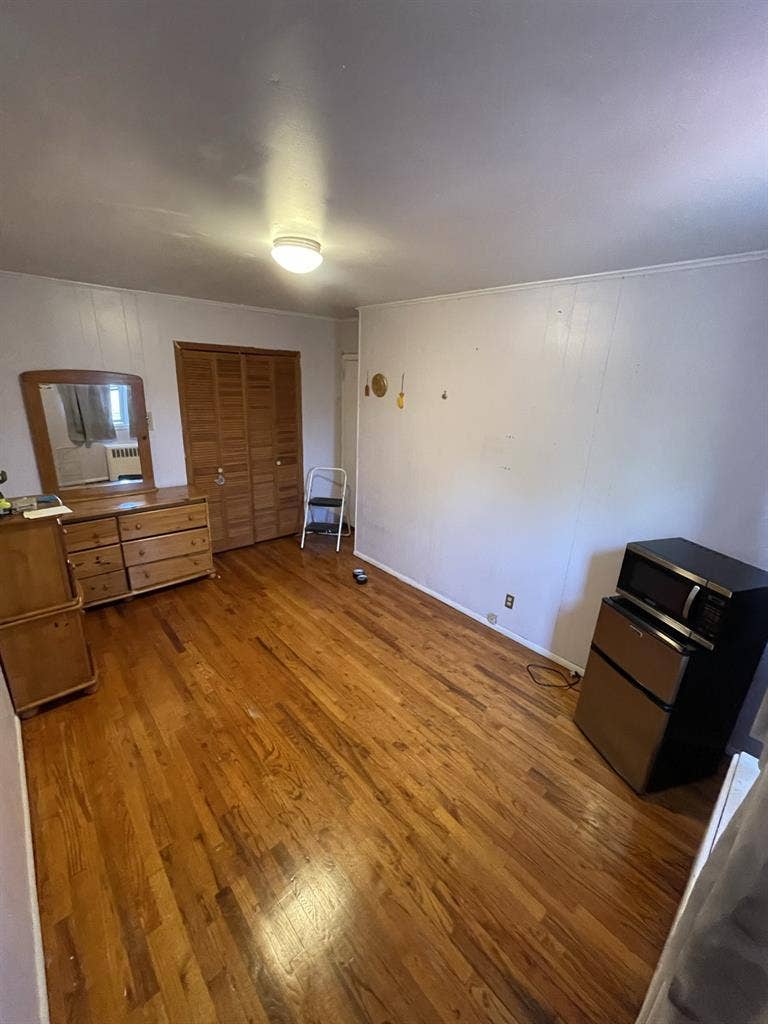 Big clean room for rent