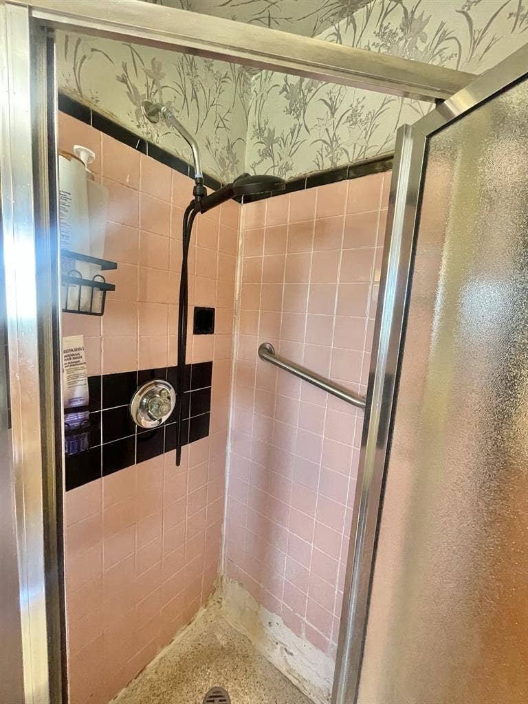 Big clean room for rent