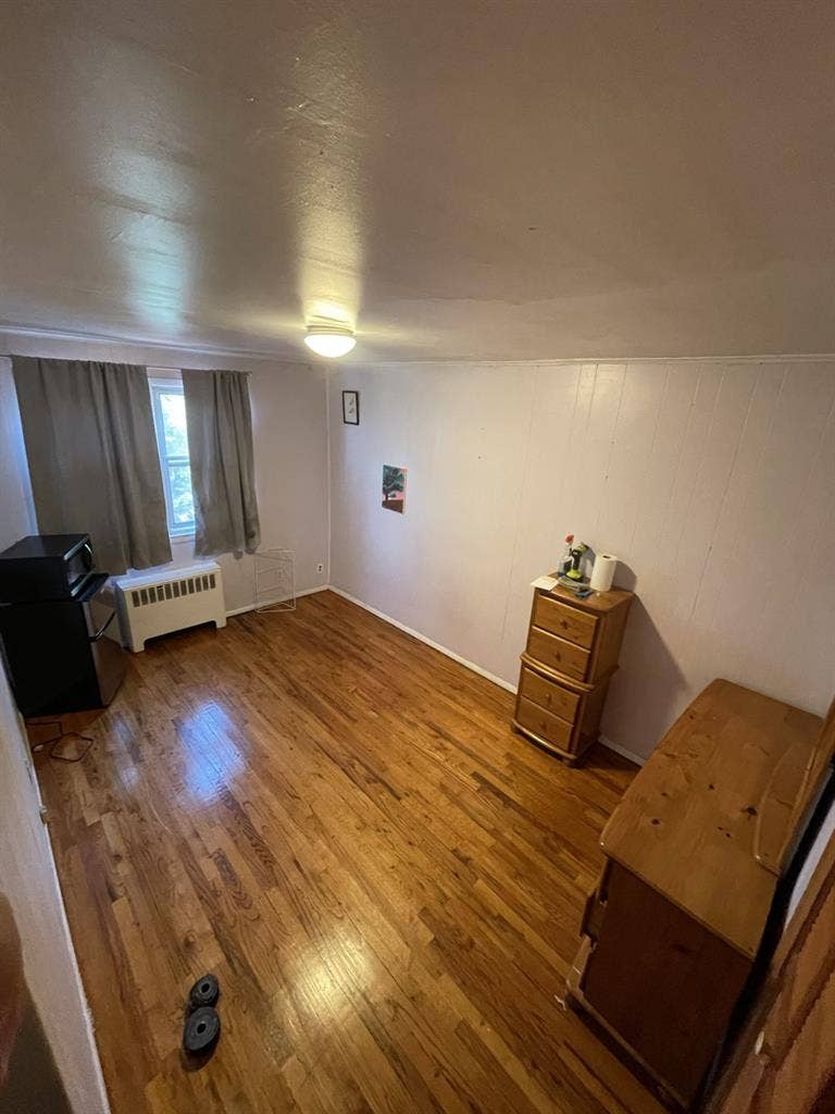 Big clean room for rent