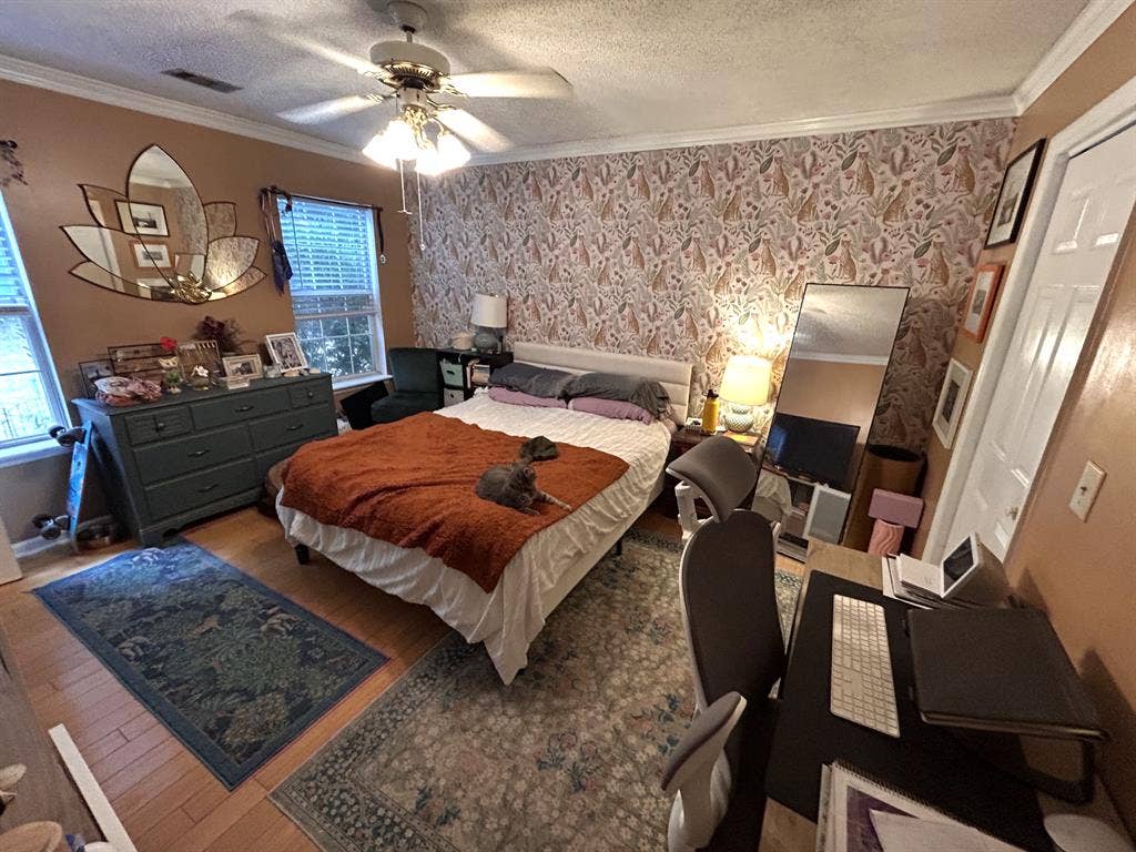Master Suite w/Private Bath