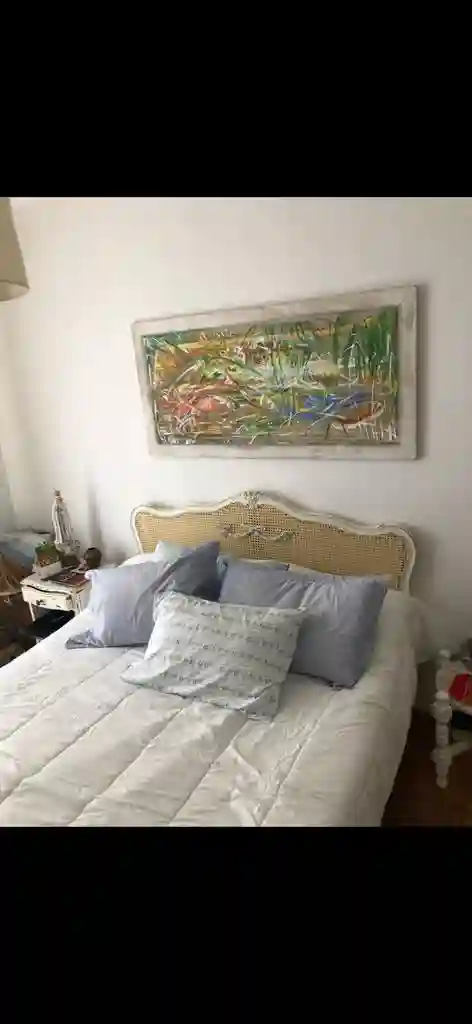 Quarto aconchegante ensolarado