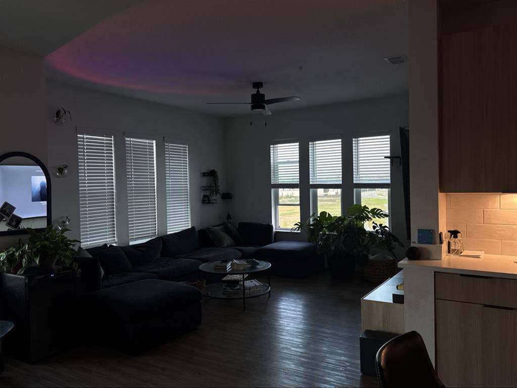 Looking for a Roomate/Couple