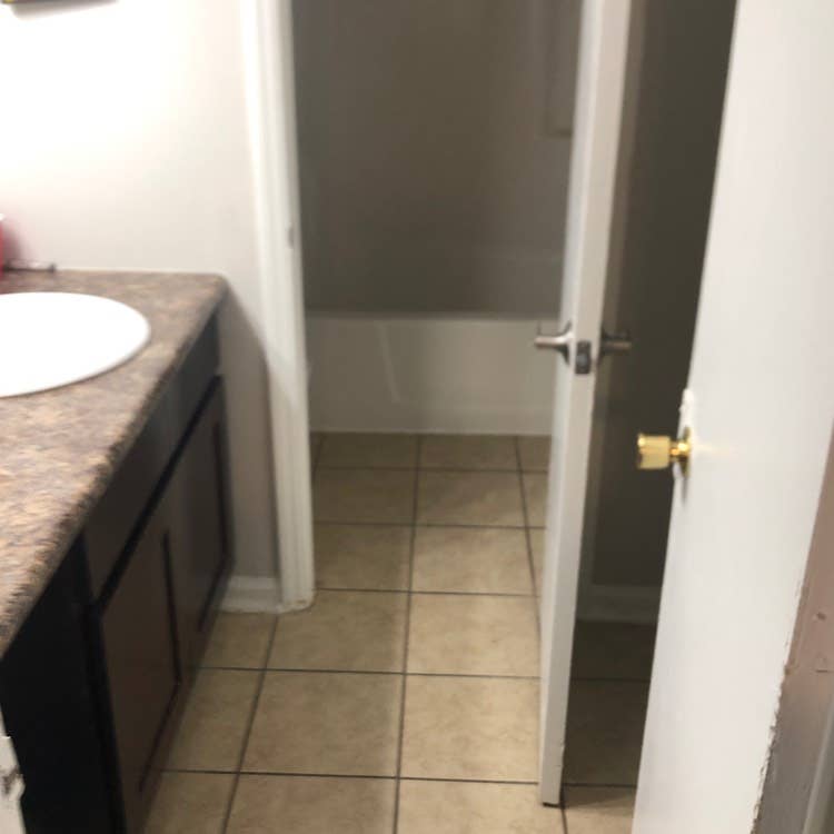 Room for rent, in need of a Roomate