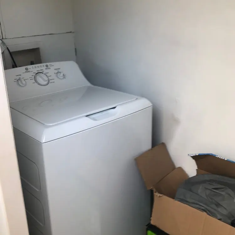 Room for rent, in need of a Roomate
