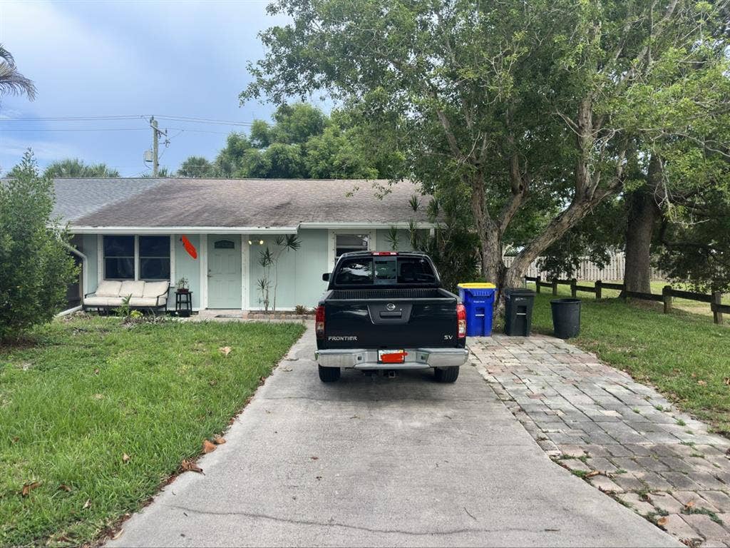 3/2 duplex with a spare room