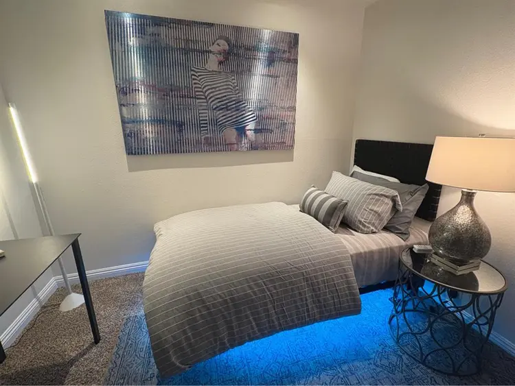 Bedroom in furnished apt near beach