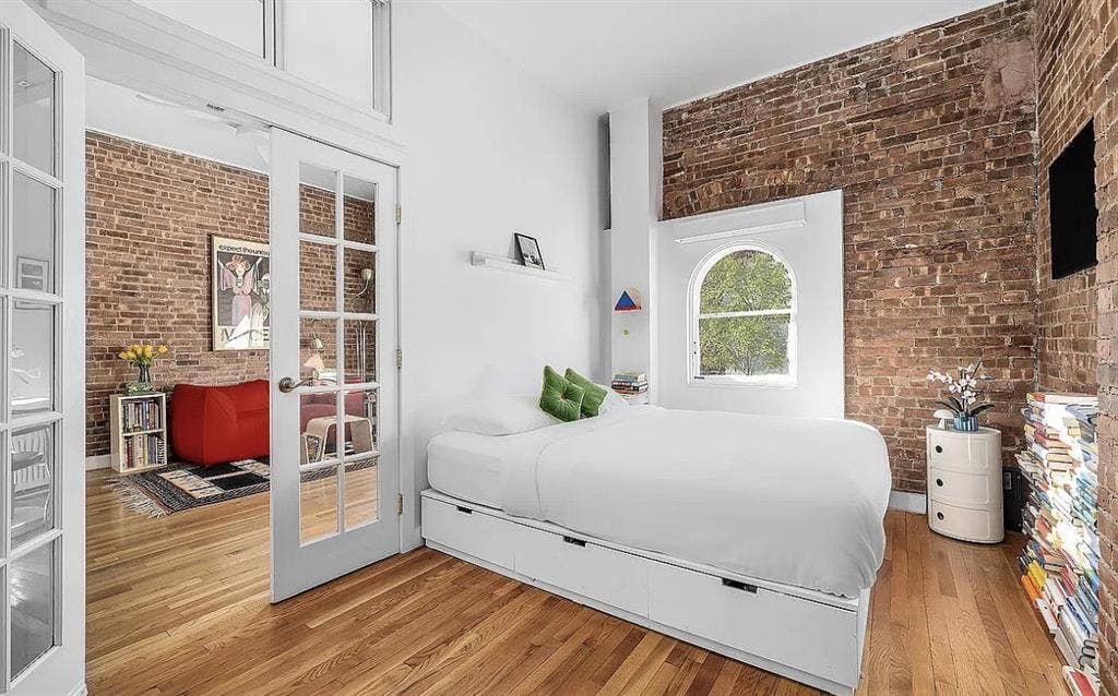 I have a room apartment for rent