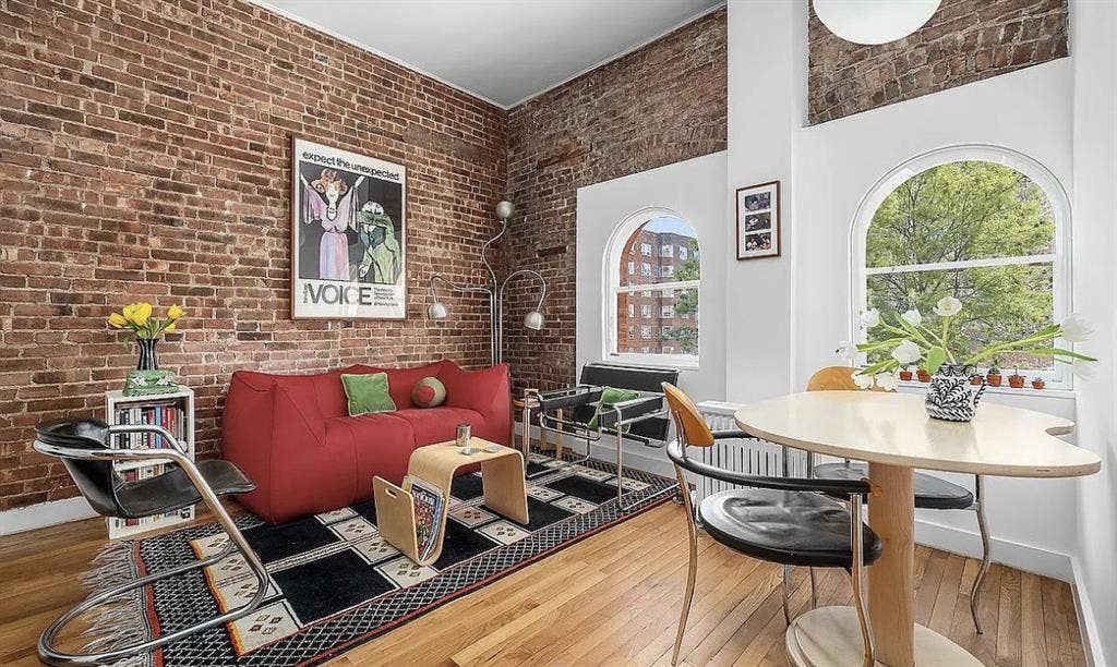 I have a room apartment for rent