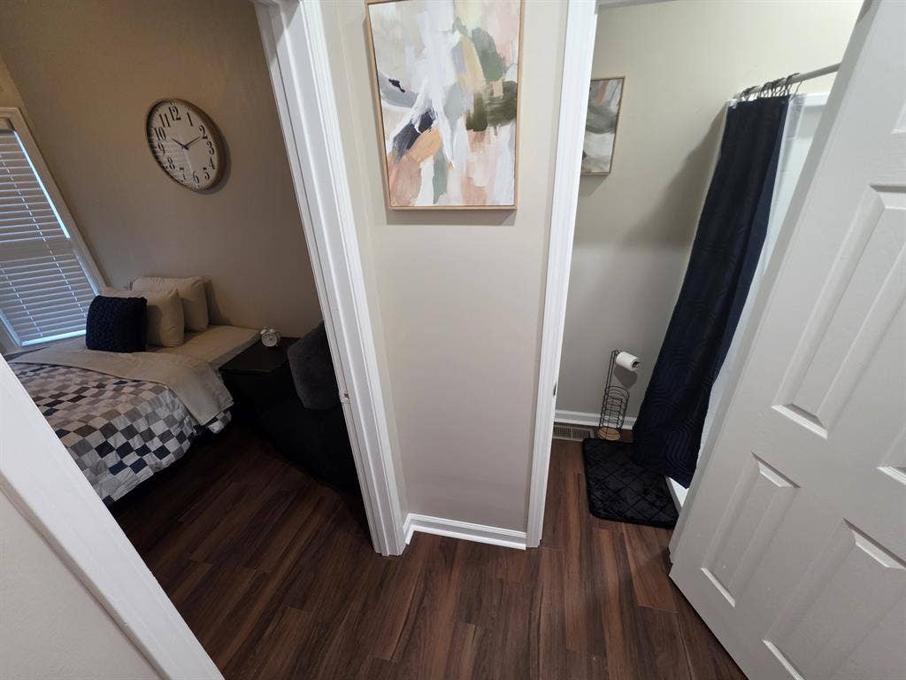 MIDTOWN SUITE!! PRIVATE BATHROOM!@