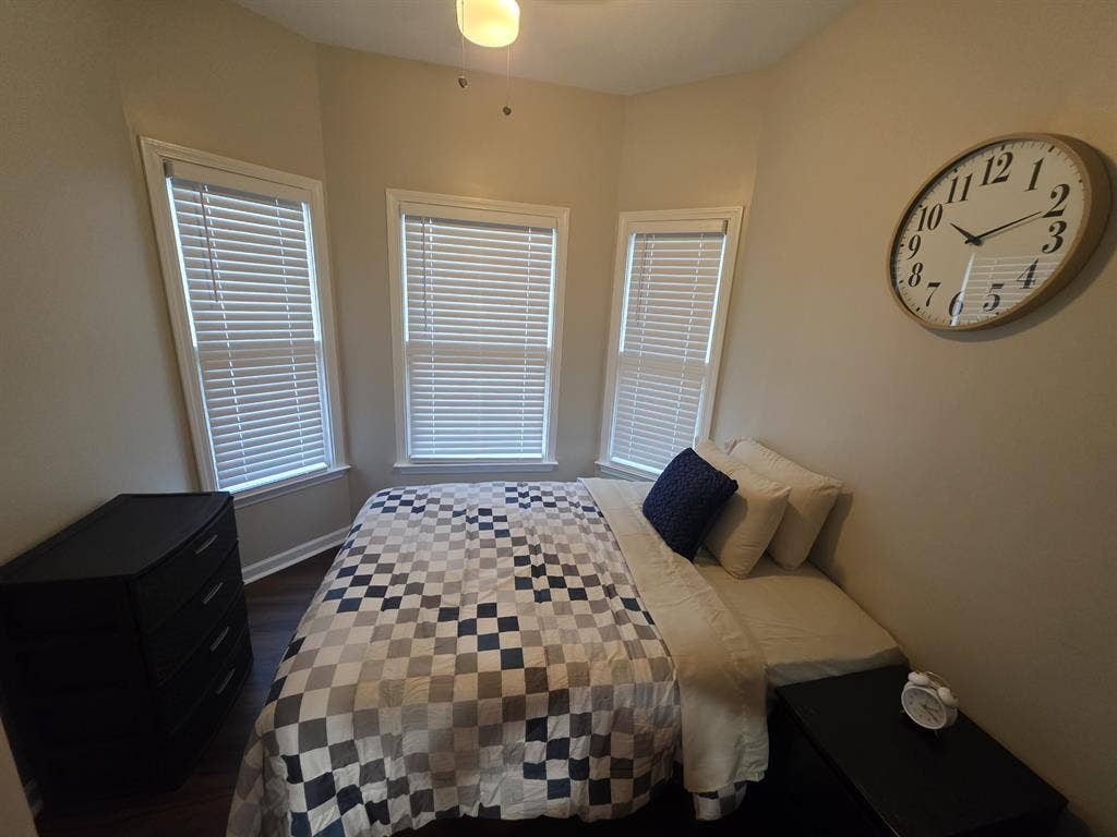 MIDTOWN SUITE!! PRIVATE BATHROOM!@