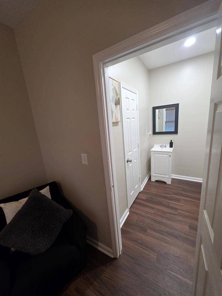 MIDTOWN SUITE!! PRIVATE BATHROOM!@