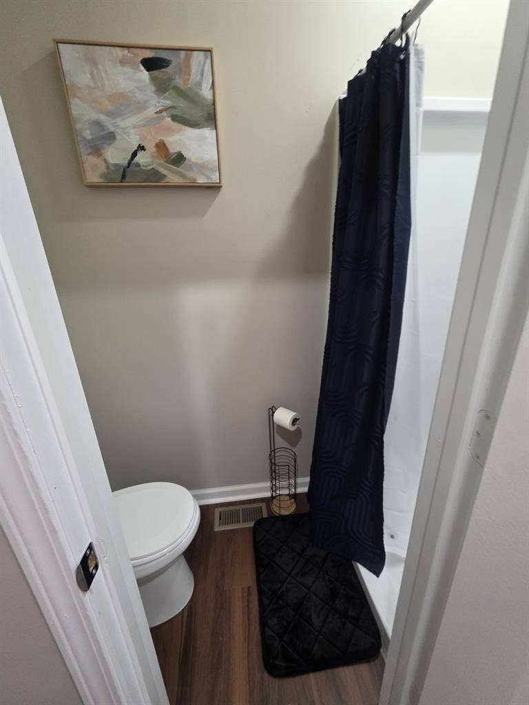 MIDTOWN SUITE!! PRIVATE BATHROOM!@