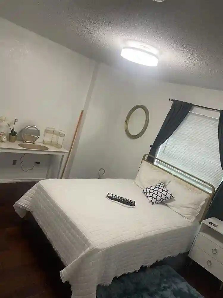 Quiet cozy room for rent in NFW!