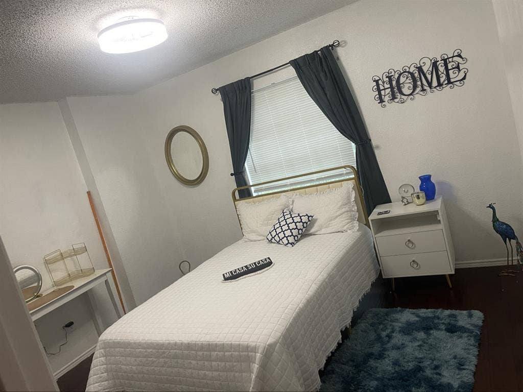 Quiet cozy room for rent in NFW!