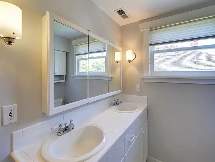 🛏️Spacious Master And Private Bath