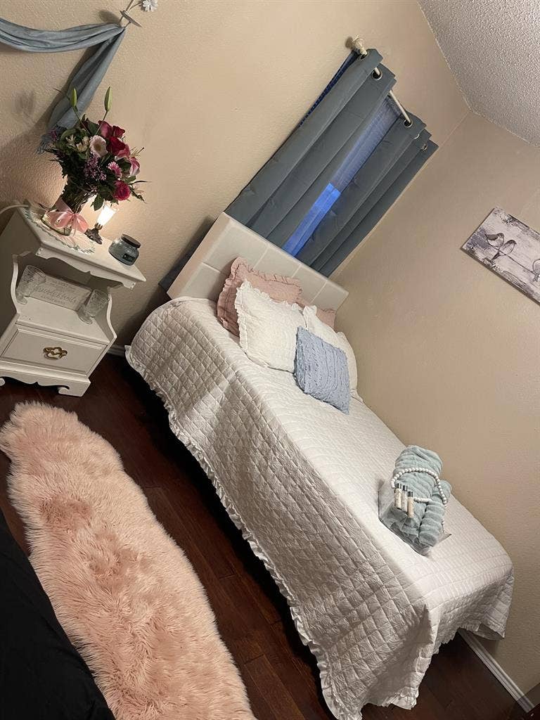 Quiet, cozy room for rent in NFW