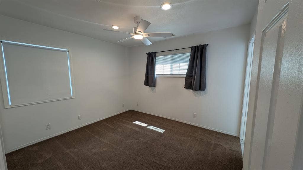 Room w/bathroom & house privileges