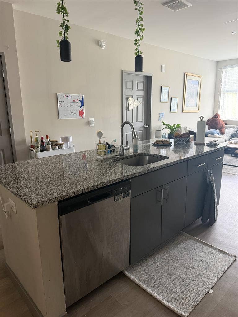 3 rooms available