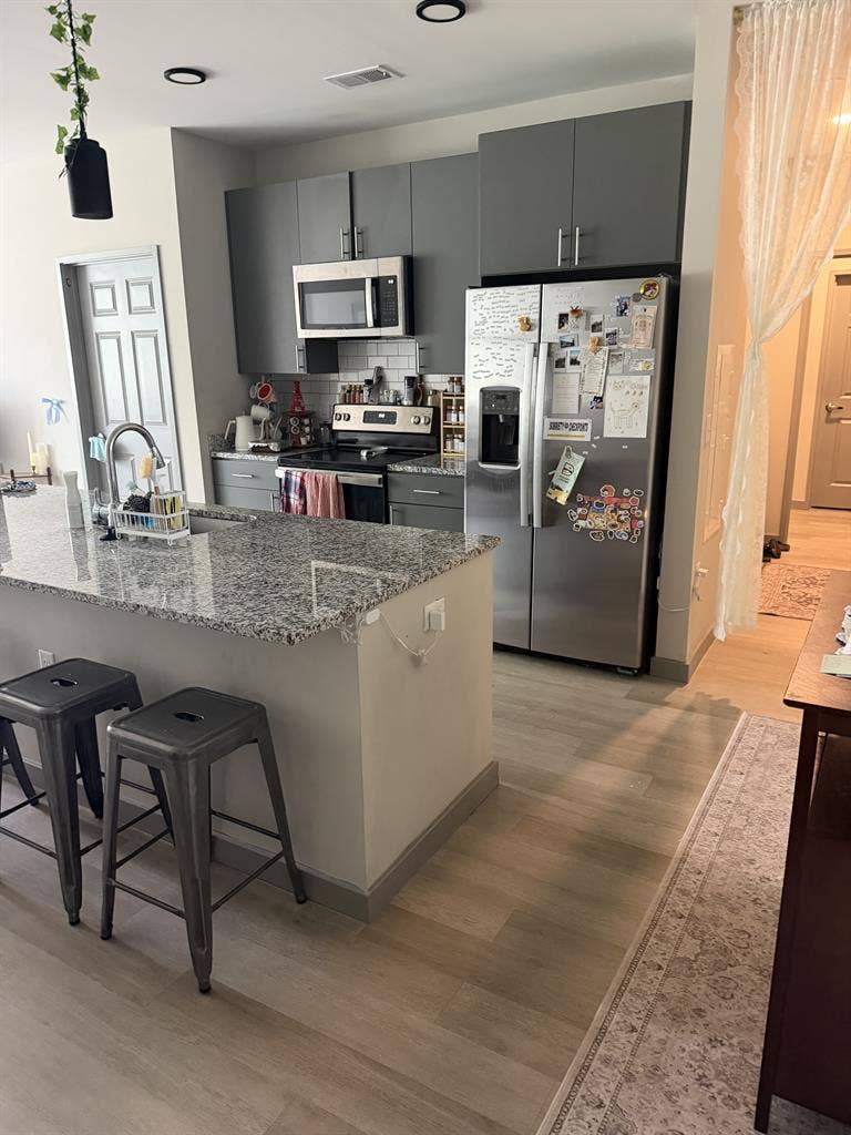 3 rooms available