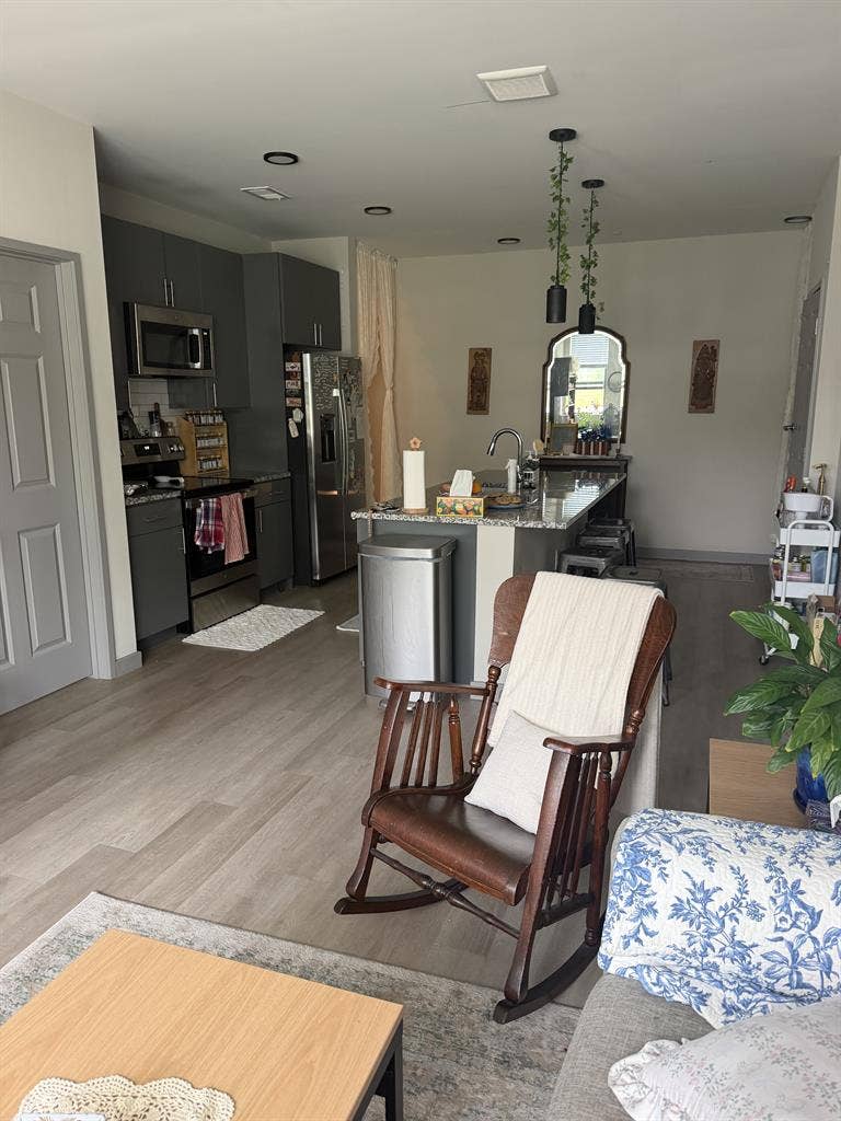 3 rooms available