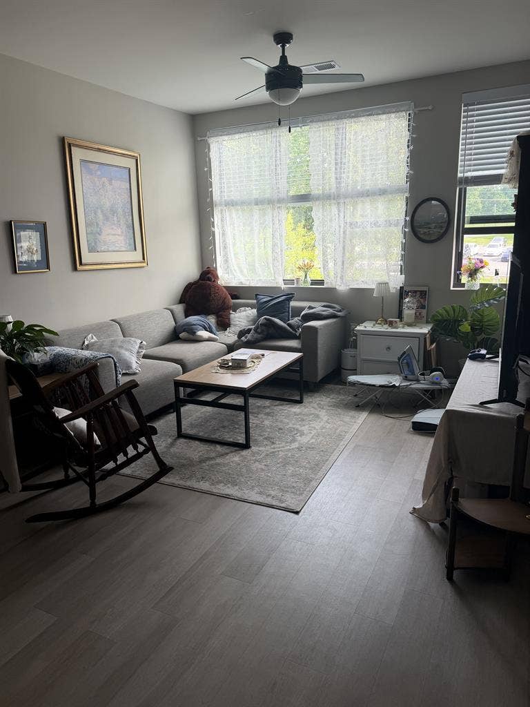 3 rooms available