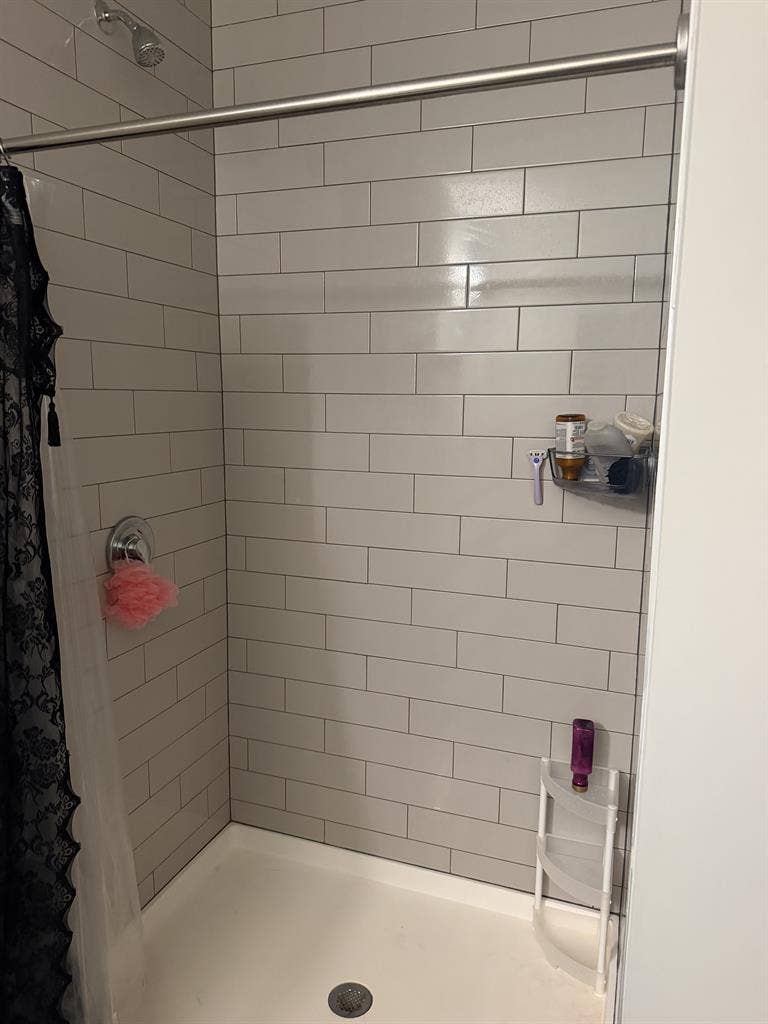 3 rooms available