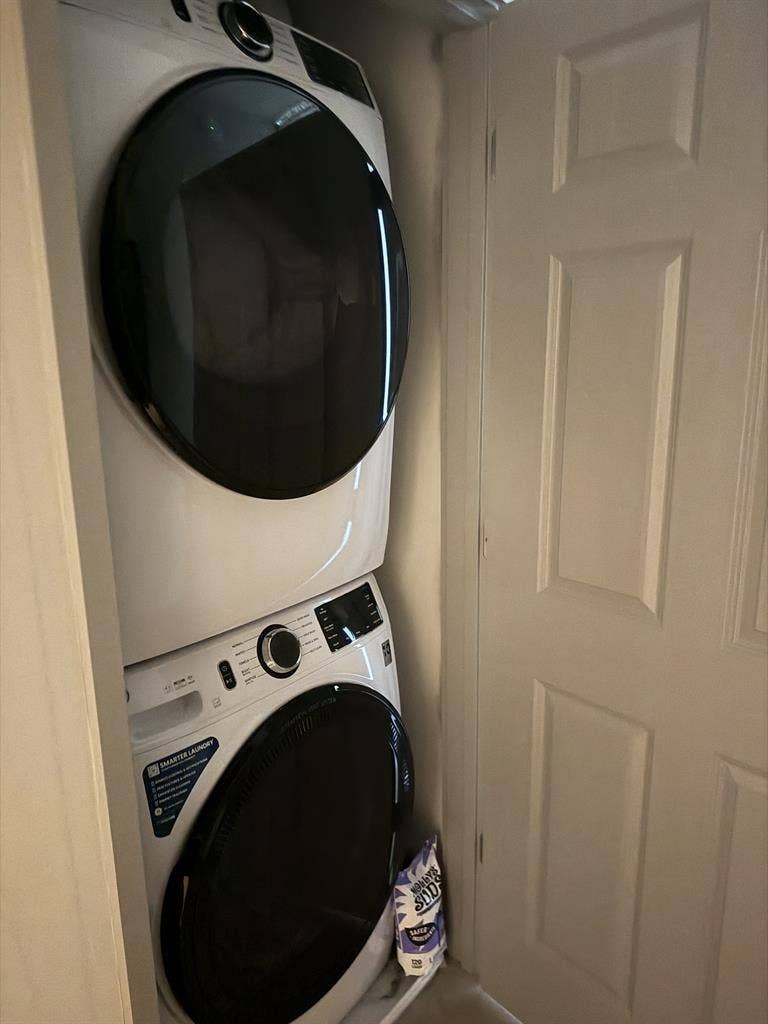 3 rooms available